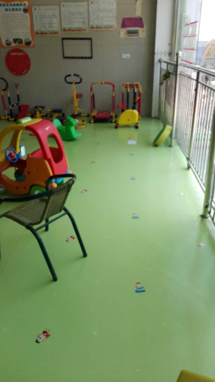 如何选择合适的幼儿园塑胶地板？